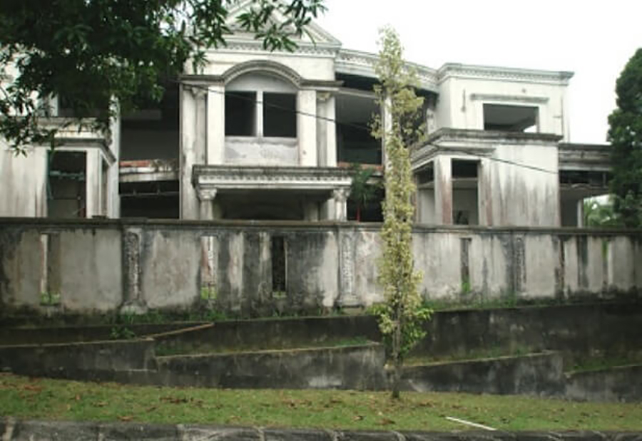 Sentiasa Panas One of Mona's abandoned mansions.